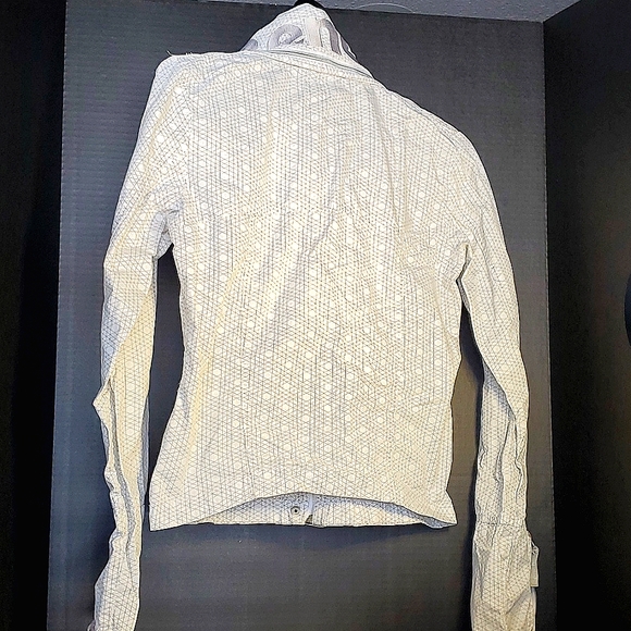 Bench Lightweight Cotton Windbreaker w/ Hidden Hood. White w/ Grey Geo Pattern. - Picture 6 of 14